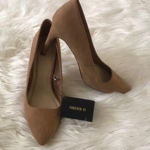 BNWT Camel Suede Heels